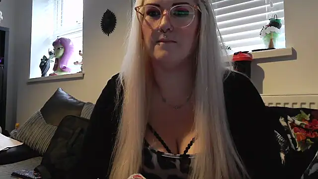 Snapshot of Sizzling_Indie36 chatting on 13, 10, 2025 Sizzling Indie36 online show from 13, 10, 2025