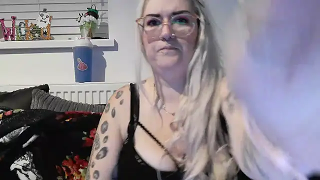 Snapshot of Sizzling_Indie36 chatting on 14, 10, 2025 Sizzling Indie36 online show from 14, 10, 2025