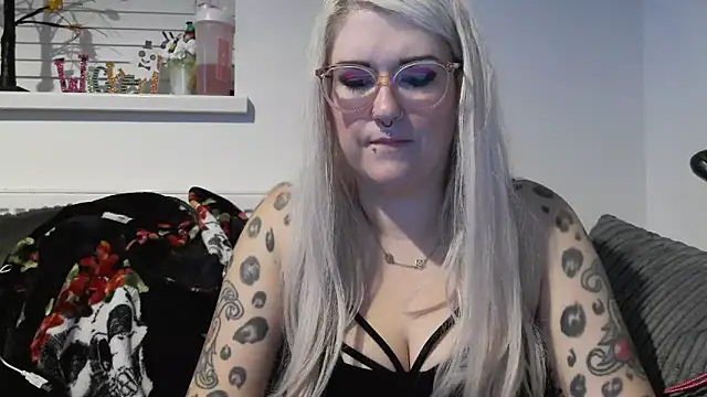 Snapshot of Sizzling_Indie36 chatting on 18, 10, 2025 Sizzling Indie36 online show from 18, 10, 2025