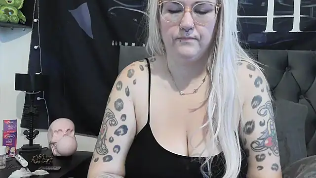 Snapshot of Sizzling_Indie36 chatting on 19, 10, 2025 Sizzling Indie36 online show from 19, 10, 2025