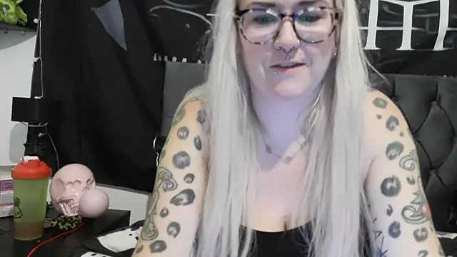 Snapshot of Sizzling_Indie36 chatting on 26, 10, 2025 Sizzling Indie36 online show from 26, 10, 2025