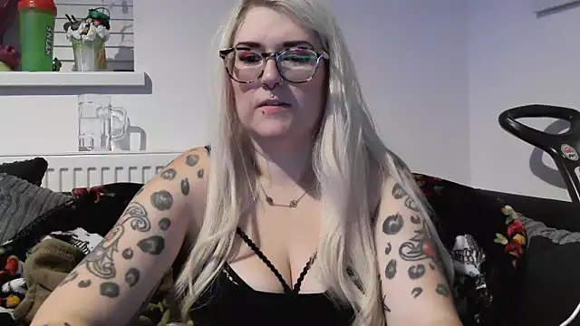 Snapshot of Sizzling_Indie36 chatting on 1, 11, 2025 Sizzling Indie36 online show from 1, 11, 2025