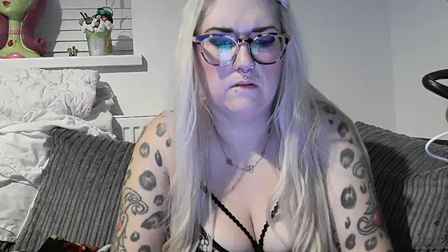 Snapshot of Sizzling_Indie36 chatting on 3, 11, 2025 Sizzling Indie36 online show from 3, 11, 2025