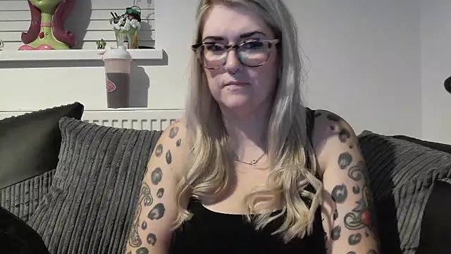 Snapshot of Sizzling_Indie36 chatting on 13, 11, 2025 Sizzling Indie36 online show from 13, 11, 2025