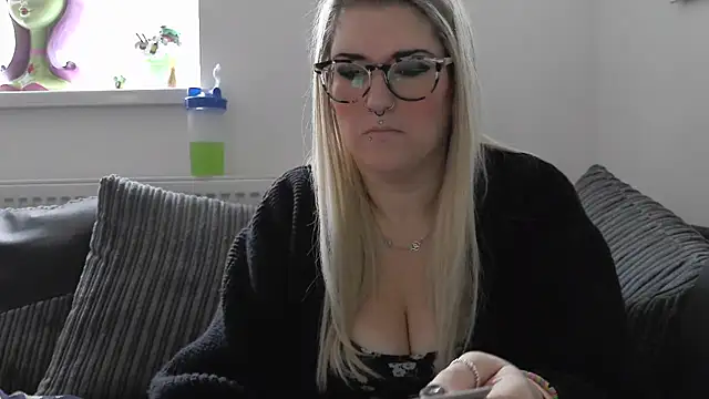 Snapshot of Sizzling_Indie36 chatting on 19, 11, 2025 Sizzling Indie36 online show from 19, 11, 2025