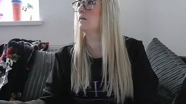 Snapshot of Sizzling_Indie36 chatting on 20, 11, 2025 Sizzling Indie36 online show from 20, 11, 2025