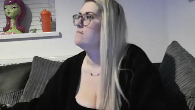 Snapshot of Sizzling_Indie36 chatting on 21, 11, 2025 Sizzling Indie36 online show from 21, 11, 2025