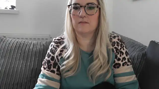 Snapshot of Sizzling_Indie36 chatting on 25, 11, 2025 Sizzling Indie36 online show from 25, 11, 2025