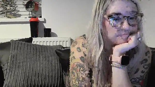 Snapshot of Sizzling_Indie36 chatting on 28, 11, 2025 Sizzling Indie36 online show from 28, 11, 2025