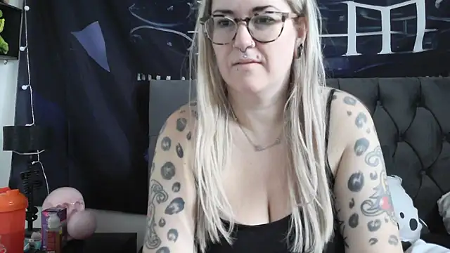 Snapshot of Sizzling_Indie36 chatting on 14, 12, 2025 Sizzling Indie36 online show from 14, 12, 2025