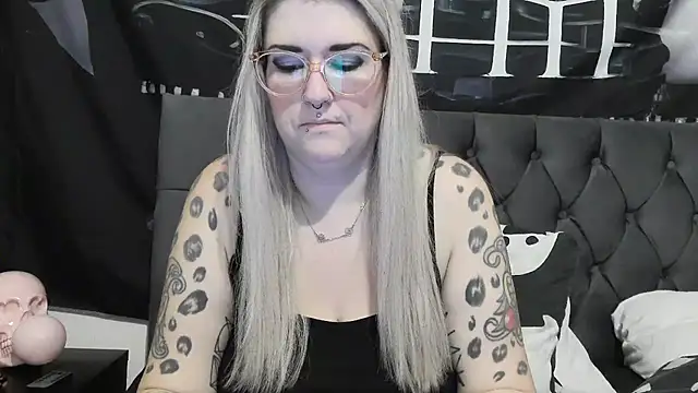 Snapshot of Sizzling_Indie36 chatting on 16, 12, 2025 Sizzling Indie36 online show from 16, 12, 2025