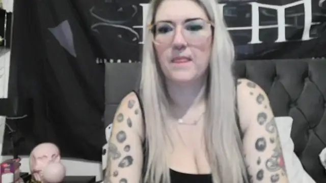 Snapshot of Sizzling_Indie36 chatting on 18, 12, 2025 Sizzling Indie36 online show from 18, 12, 2025