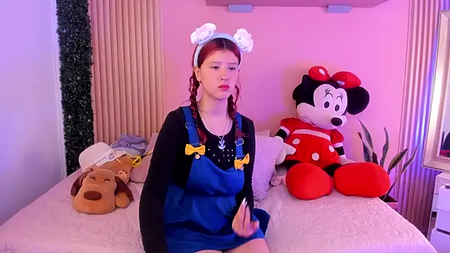 Snapshot of Sophie_joyy chatting on 8, 9, 2025 Sophie joyy online show from 8, 9, 2025