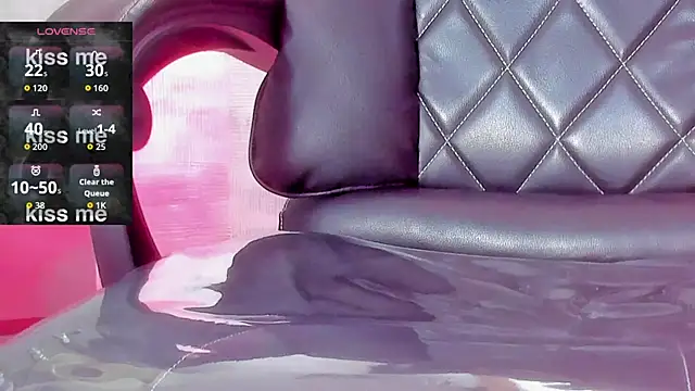 AliceStevens  online show from 13, 11, 2025