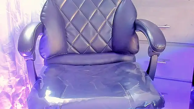 AliceStevens  online show from 28, 11, 2025