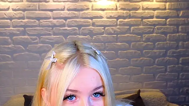 Snapshot of minigirl chatting on 22, 3, 2025 minigirl online show from 22, 3, 2025