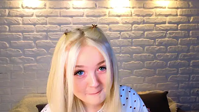 Snapshot of minigirl chatting on 23, 3, 2025 minigirl online show from 23, 3, 2025