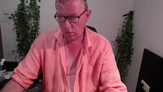 Snapshot of JamesBauer chatting on 24, 9, 2025 JamesBauer online show from 24, 9, 2025