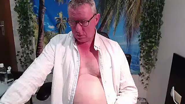 Snapshot of JamesBauer chatting on 5, 12, 2025 JamesBauer online show from 5, 12, 2025