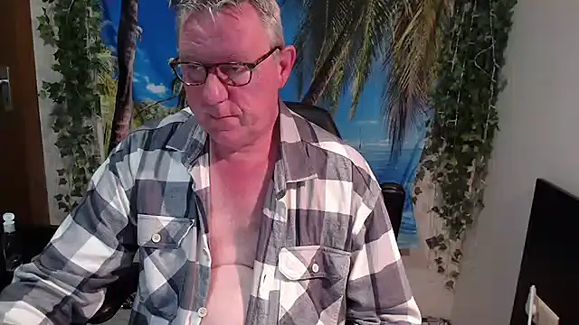 Snapshot of JamesBauer chatting on 19, 12, 2025 JamesBauer online show from 19, 12, 2025