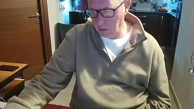 Snapshot of JamesBauer chatting on 4, 2, 2026 JamesBauer online show from 4, 2, 2026