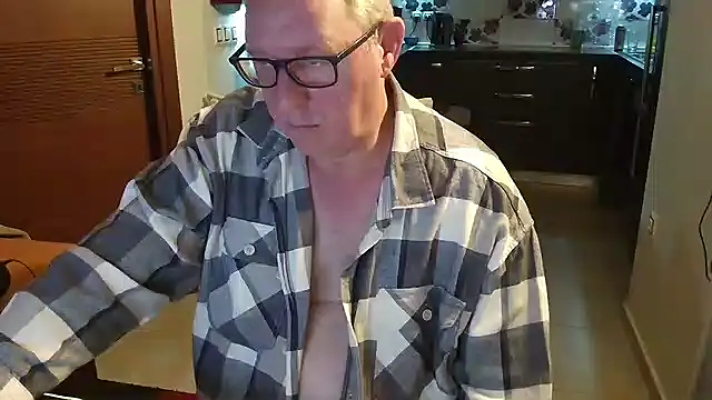 Snapshot of JamesBauer chatting on 12, 2, 2026 JamesBauer online show from 12, 2, 2026