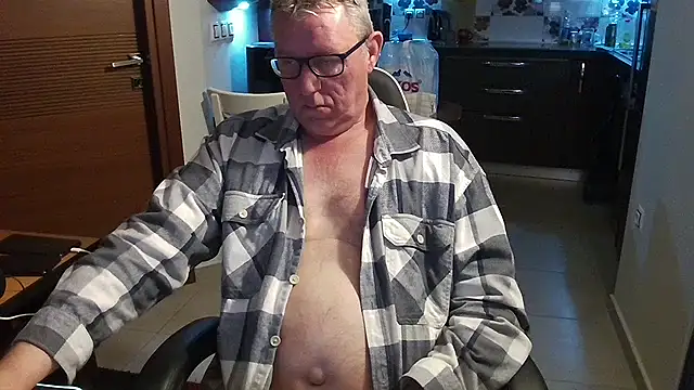 Snapshot of JamesBauer chatting on 18, 2, 2026 JamesBauer online show from 18, 2, 2026