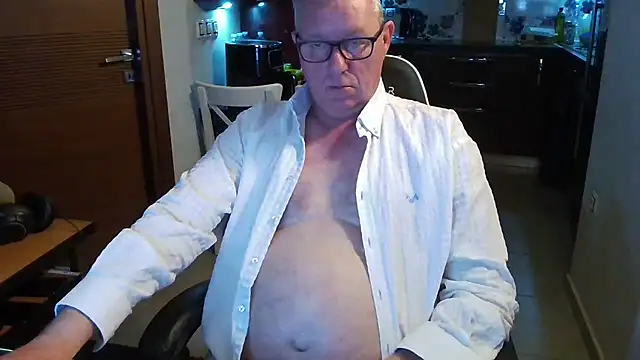 Snapshot of JamesBauer chatting on 28, 2, 2026 JamesBauer online show from 28, 2, 2026