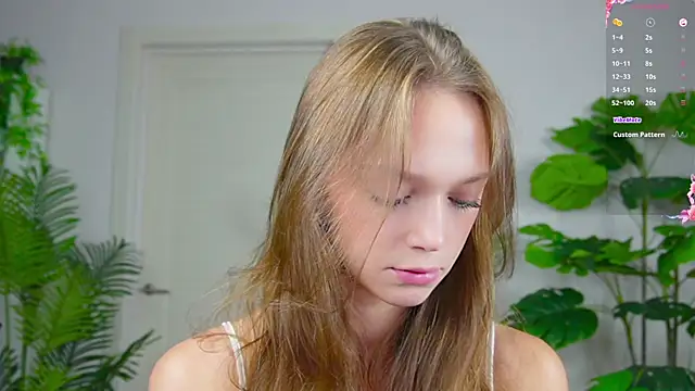 Snapshot of Sweet_Piece chatting on 21, 9, 2025 Sweet Piece online show from 21, 9, 2025