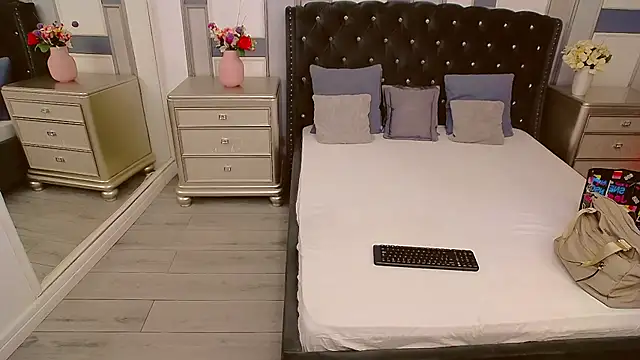 Snapshot of SuzzySun chatting on 11, 2, 2025 SuzzySun online show from 11, 2, 2025