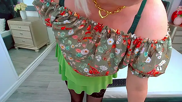 Snapshot of SuzzySun chatting on 7, 3, 2025 SuzzySun online show from 7, 3, 2025