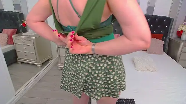 Snapshot of SuzzySun chatting on 14, 1, 2026 SuzzySun online show from 14, 1, 2026