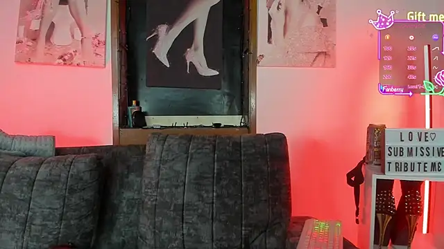  LuanaDabbraccio online show from 3, 10, 2025