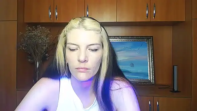 Snapshot of VanessaRey_ chatting on 23, 6, 2026 VanessaRey online show from 23, 6, 2026