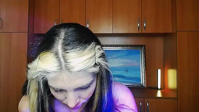Snapshot of VanessaRey_ chatting on 7, 7, 2026 VanessaRey online show from 7, 7, 2026