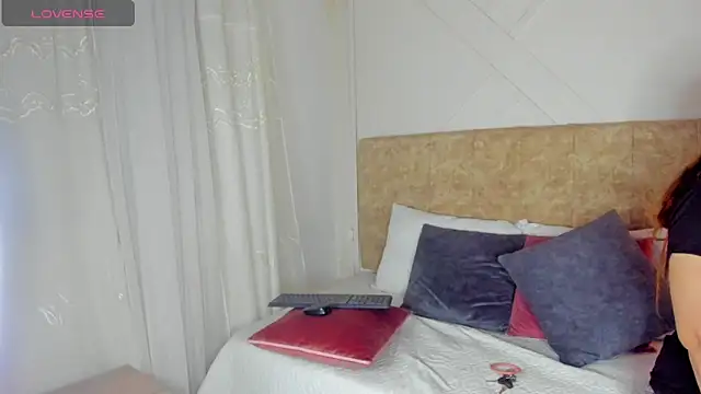 Snapshot of angelinarouse_ chatting on 7, 10, 2025 angelinarouse online show from 7, 10, 2025