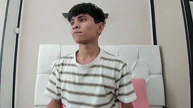 Snapshot of Ethan_Westt chatting on 22, 9, 2025 Ethan Westt online show from 22, 9, 2025