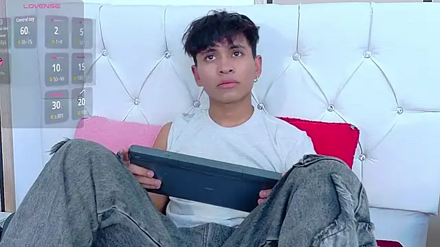 Snapshot of Ethan_Westt chatting on 22, 11, 2025 Ethan Westt online show from 22, 11, 2025