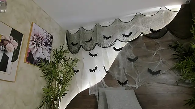 mia lacy  online show from 5, 11, 2025