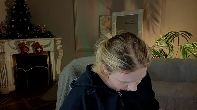 Snapshot of Jes_Solar chatting on 19, 12, 2025 Jes Solar online show from 19, 12, 2025