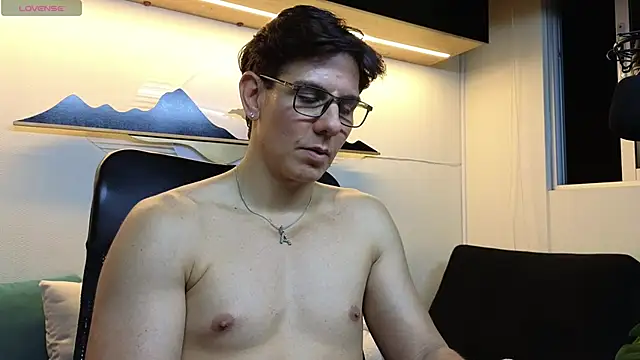 Snapshot of Almiboys chatting on 19, 3, 2025 Almiboys online show from 19, 3, 2025