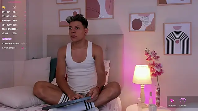 Snapshot of Almiboys chatting on 11, 9, 2025 Almiboys online show from 11, 9, 2025