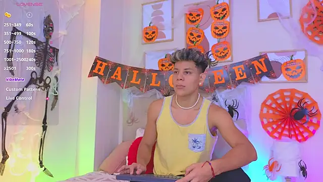 Snapshot of Almiboys chatting on 27, 10, 2025 Almiboys online show from 27, 10, 2025