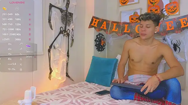 Snapshot of Almiboys chatting on 30, 10, 2025 Almiboys online show from 30, 10, 2025