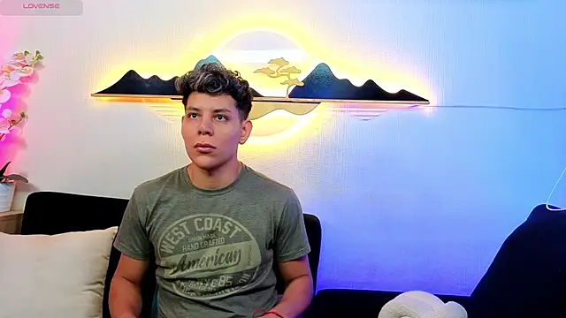 Snapshot of Almiboys chatting on 21, 11, 2025 Almiboys online show from 21, 11, 2025