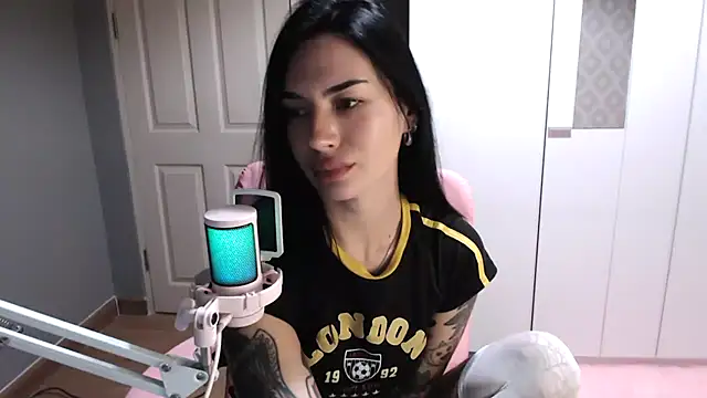 Snapshot of pixielustt chatting on 10, 11, 2025 pixielustt online show from 10, 11, 2025