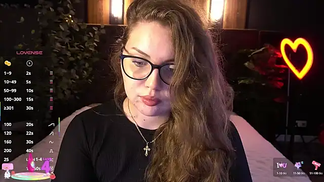Snapshot of LuxSopphia chatting on 14, 6, 2026 LuxSopphia online show from 14, 6, 2026