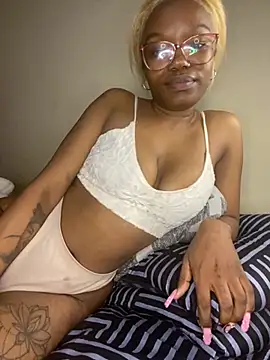 YummyMelanin117 online show from 1, 10, 2025