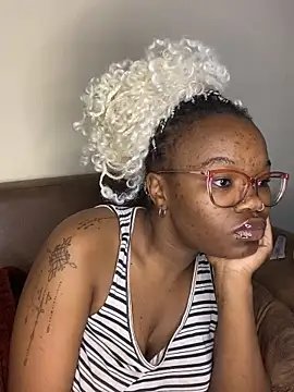 YummyMelanin117 online show from 15, 4, 2026