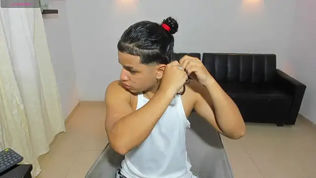 Snapshot of samxx_muscle chatting on 17, 6, 2026 samxx muscle online show from 17, 6, 2026